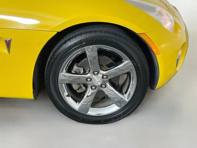 Used 2007 Yellow Pontiac Base image 29