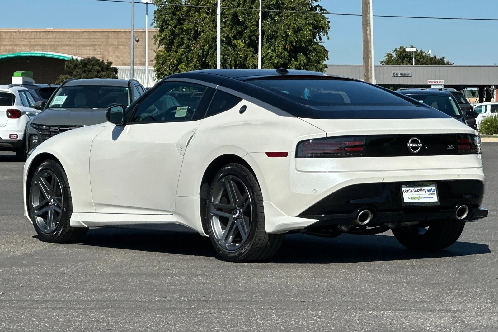 New 2026 Pearl White TriCoat / Super Black Two-tone Nissan Sport image 6