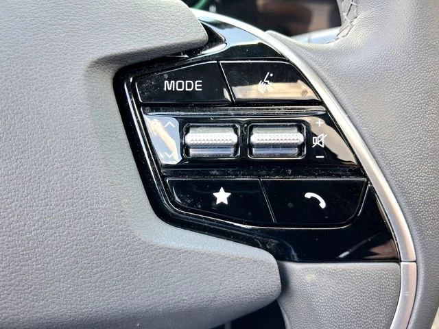 Used 2023 Black Kia EX Touring image 13