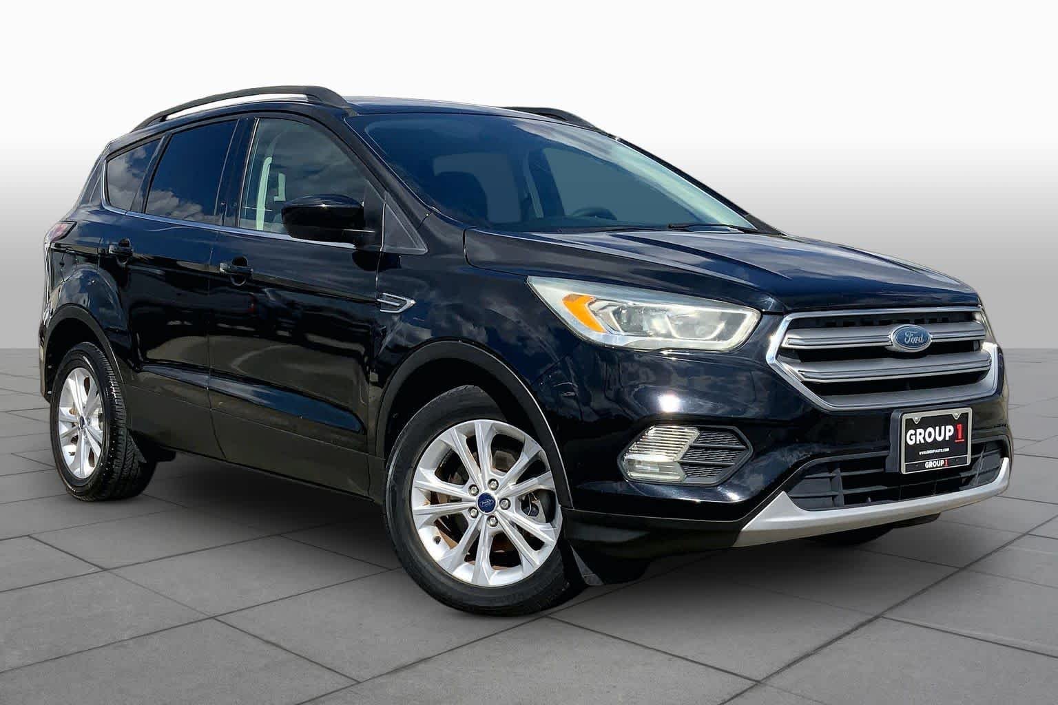 Used 2017 Shadow Black Ford SE image 3