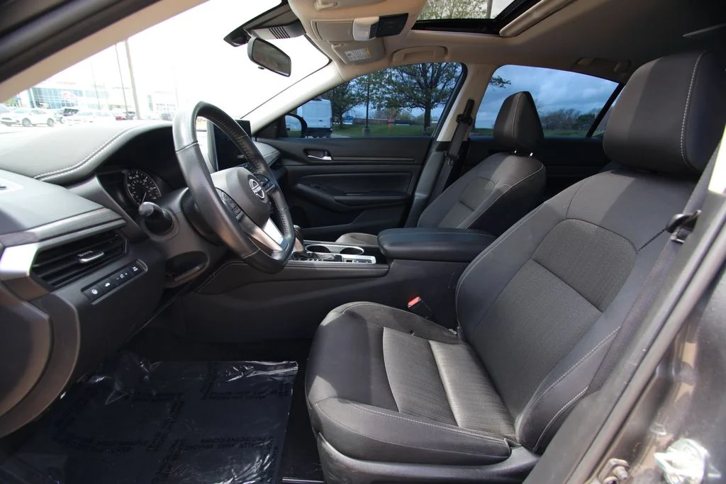 Used 2024 Gray Nissan 2.5 SV image 6