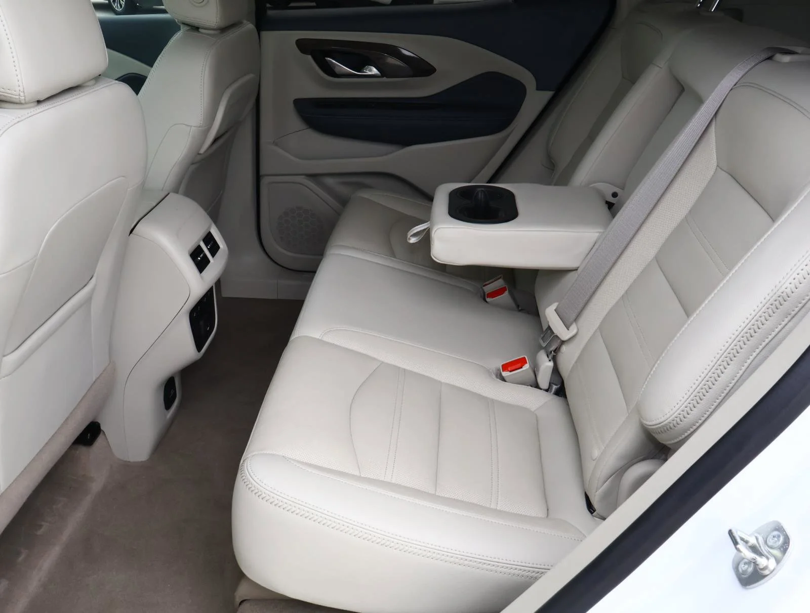 Used 2024 White Frost Tricoat GMC Denali image 20