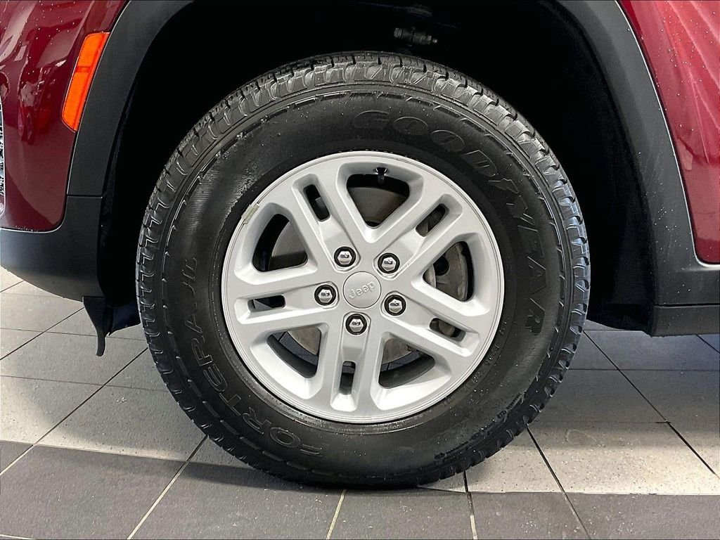 Used 2023 Red Jeep Laredo image 7