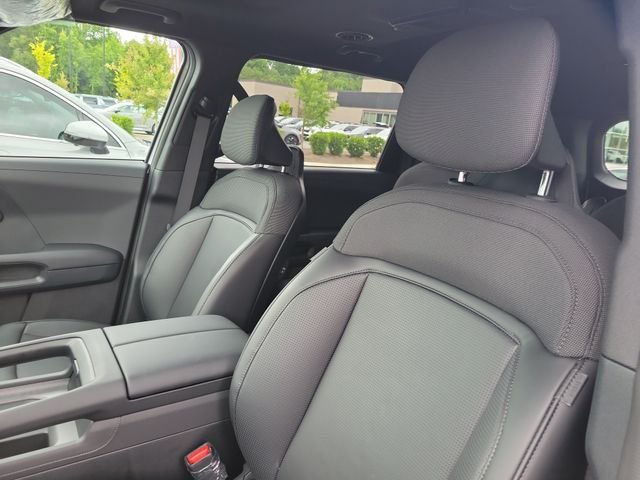New 2027 White Pearl Kia S image 18