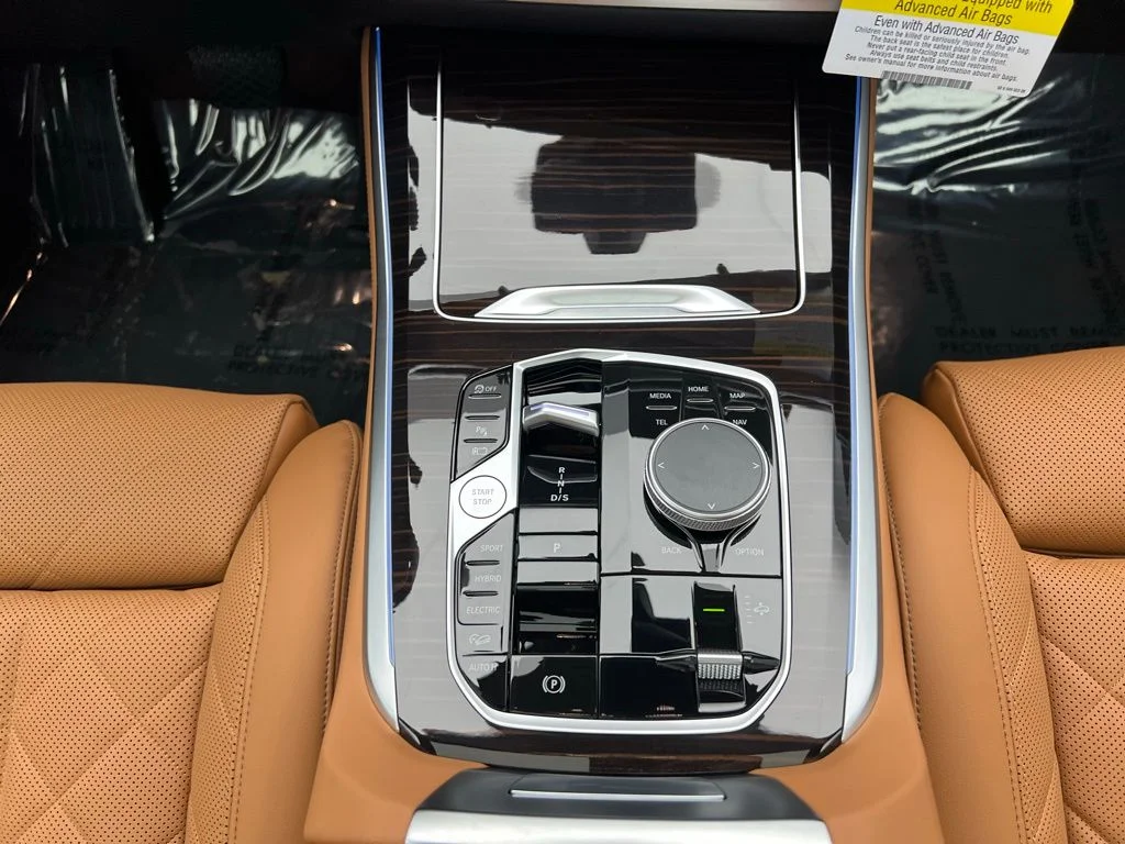 New 2026 Dravit Grey Metallic BMW xDrive50e image 11