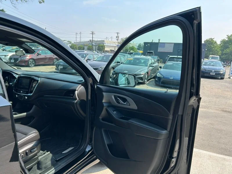 Used 2022 Black Chevrolet LT Sport Utility 4D image 20