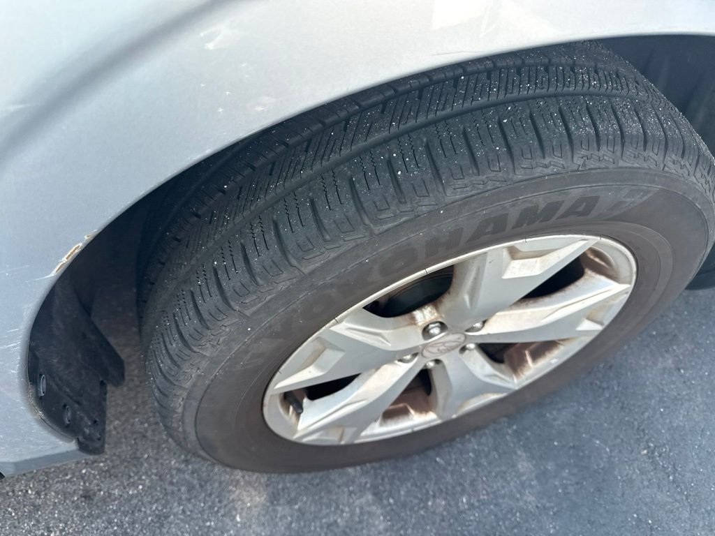Used 2014 Silver Subaru 2.5i Premium image 12