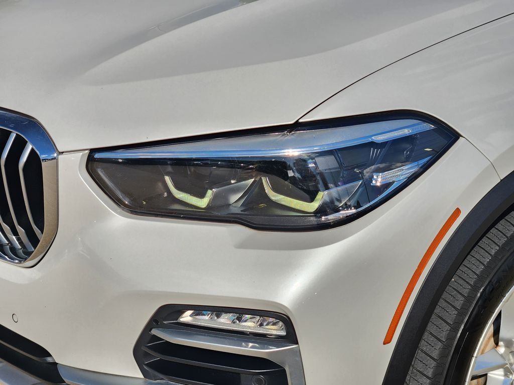 Used 2019 White Metallic BMW xDrive40i image 9