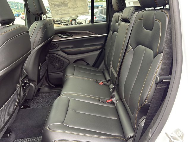New 2026 Bright White Clear-Coat Exterior Paint Jeep  image 14