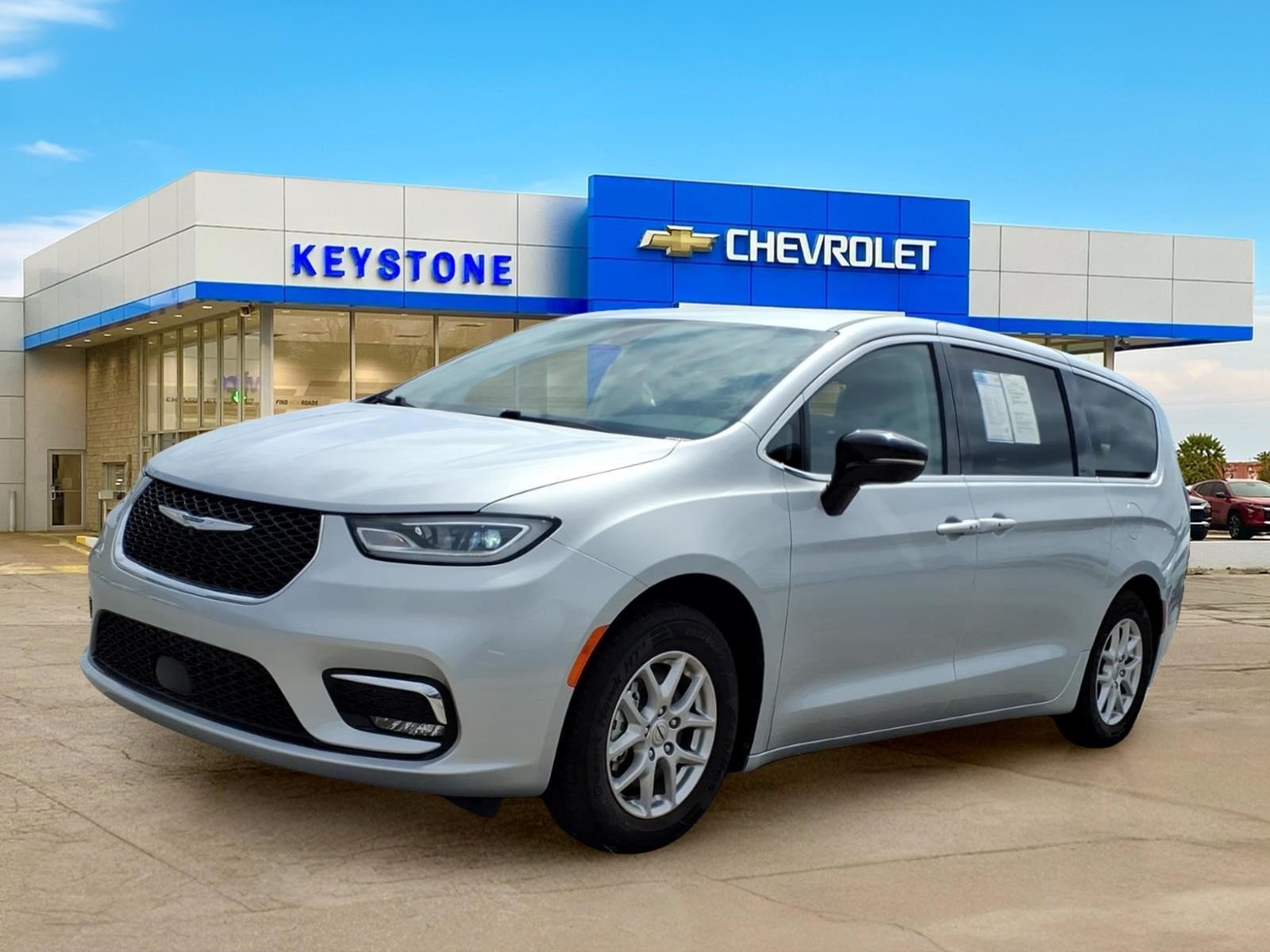 Used 2024 Silver Chrysler Touring L image 3