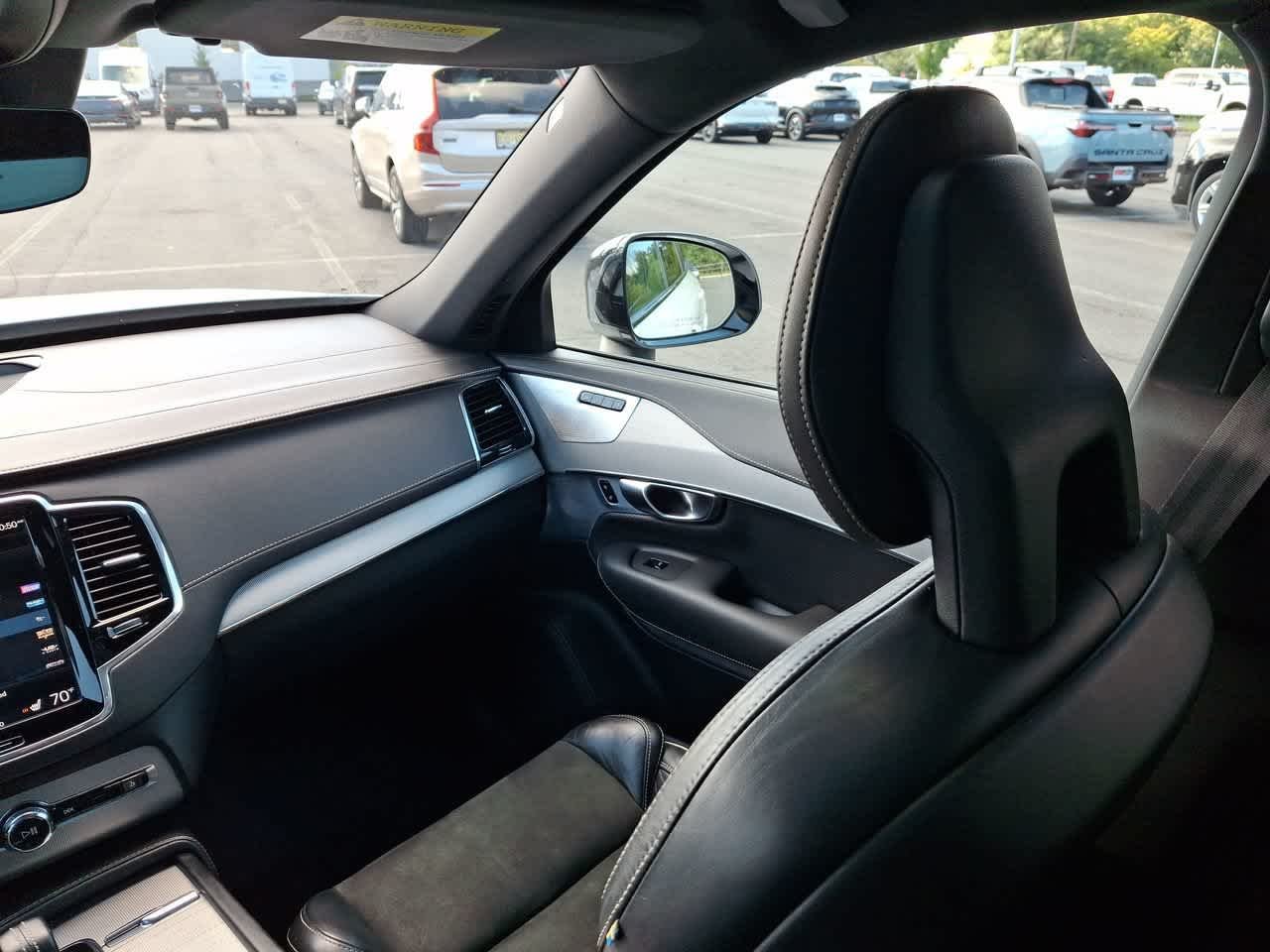 Used 2022 White Volvo R-Design image 11