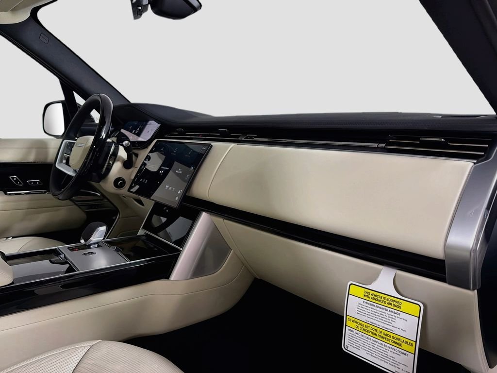 New 2026 Santorini Black Land Rover SE image 31