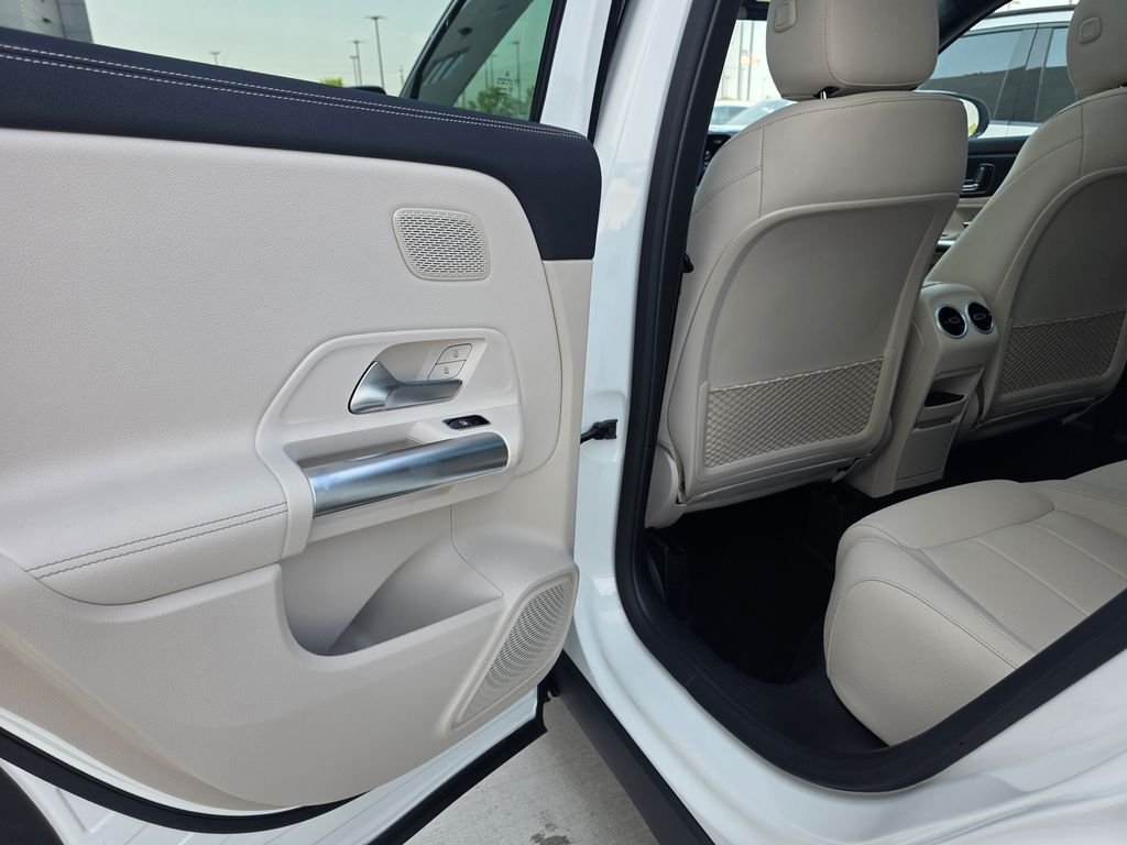 New 2026 Polar White Mercedes-Benz GLA 250 image 12