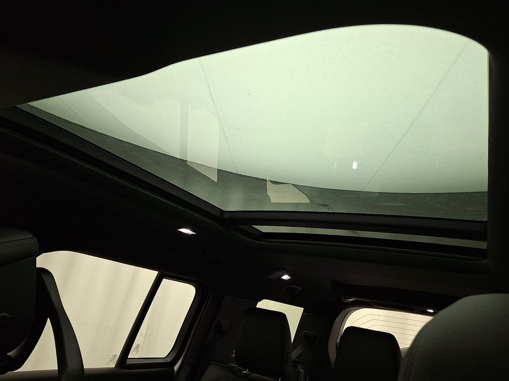 New 2026 Fuji White LAND ROVER X-Dynamic SE image 11