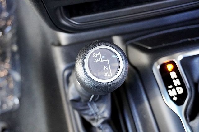 New 2026 Bright White Clear-Coat Exterior Paint Jeep Sport S image 36