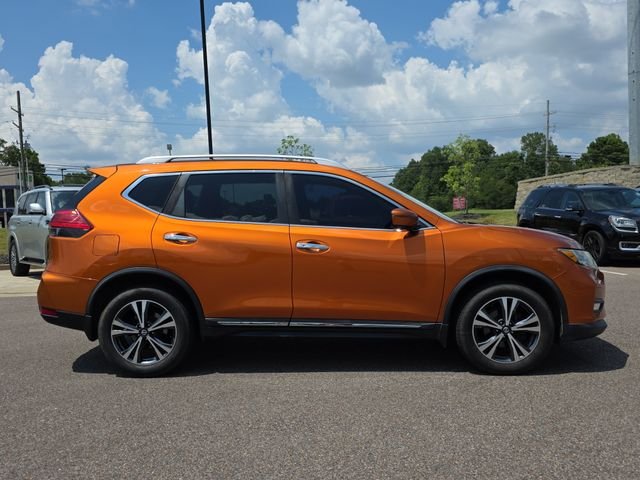 Used 2017 Nissan Rogue SL with VIN 5N1AT2MV8HC736025 for sale in Southaven, MS