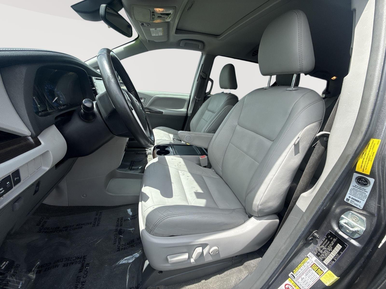 Used 2018 Predawn Gray Mica Toyota XLE image 10