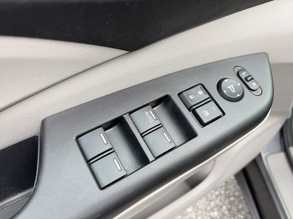 Used 2014 Gray Honda LX image 17