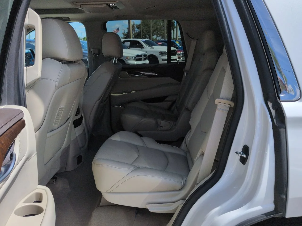 Used 2017 Crystal White Tricoat Cadillac Premium Luxury image 14