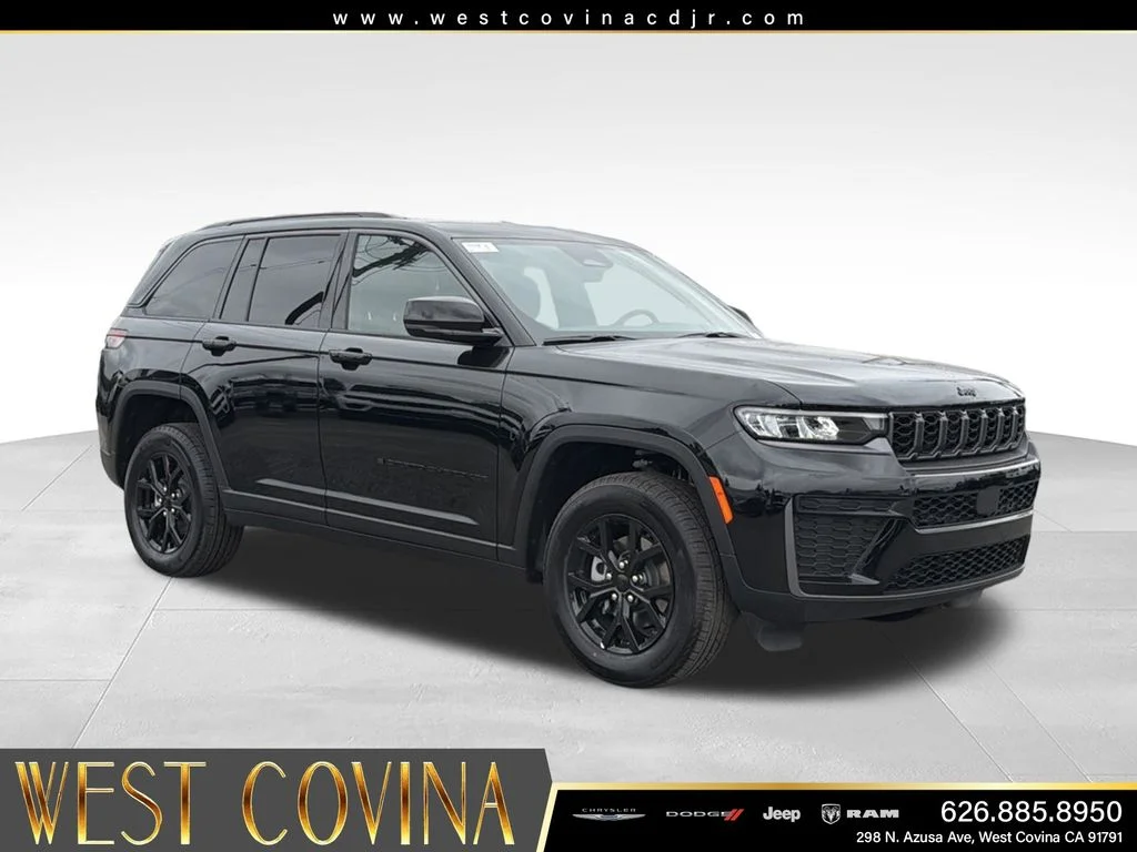 New 2026 Diamond Black Crystal Pearlcoat Jeep Altitude image 5