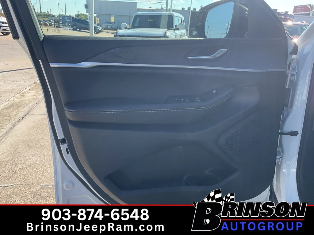 New 2027 Bright White Clearcoat Jeep Laredo Altitude image 10