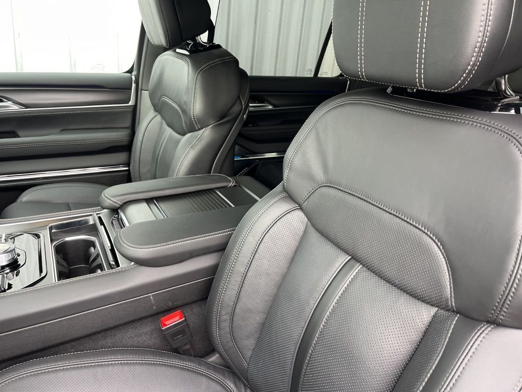 New 2026 Steel Blue Exterior Paint Jeep Summit Obsidian image 30