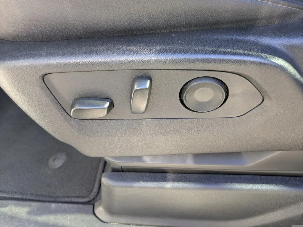 Used 2025 White Chevrolet LT image 22