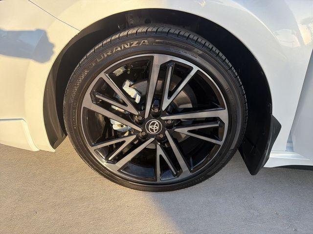 Certified Used 2025 WIND CHILL PEARL Toyota  image 32
