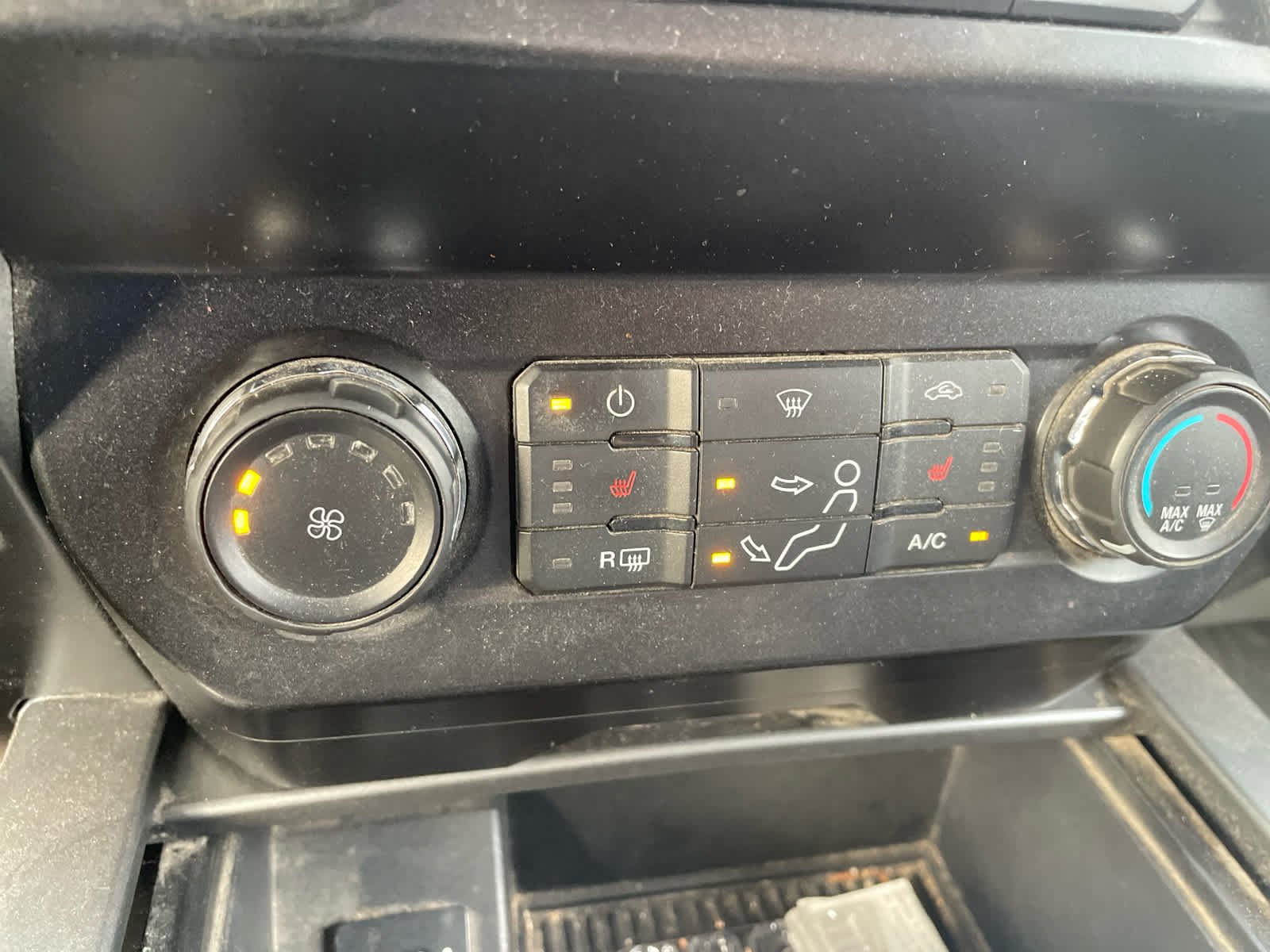 Used 2019 Oxford White Ford XLT image 13