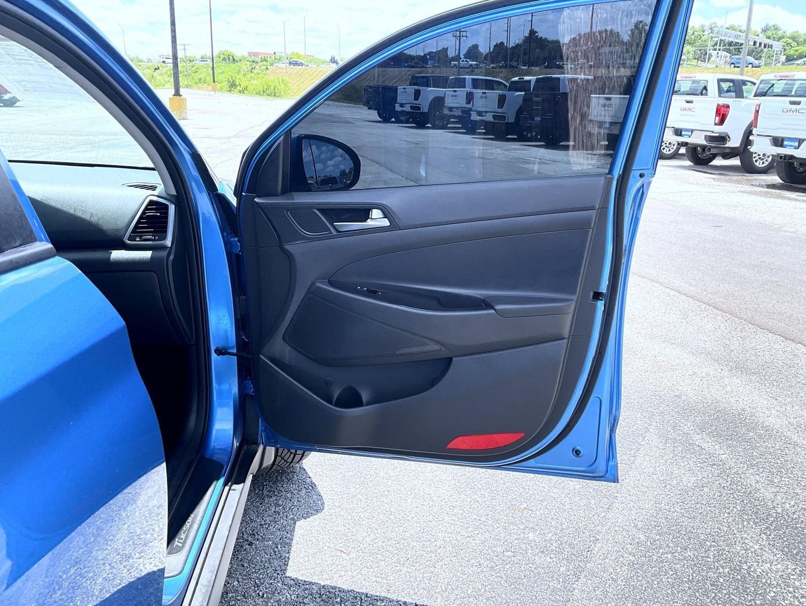 Used 2018 Blue Hyundai Value image 16