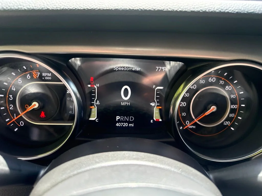 Used 2021 Gray Jeep  image 27