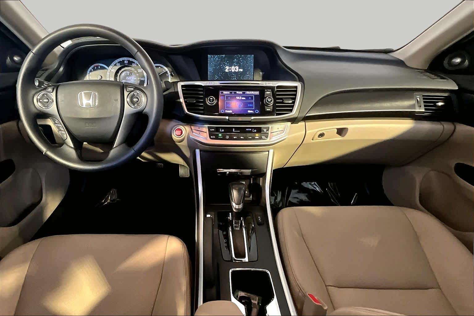 Used 2014 Alabaster Silver Metallic Honda EX-L image 16