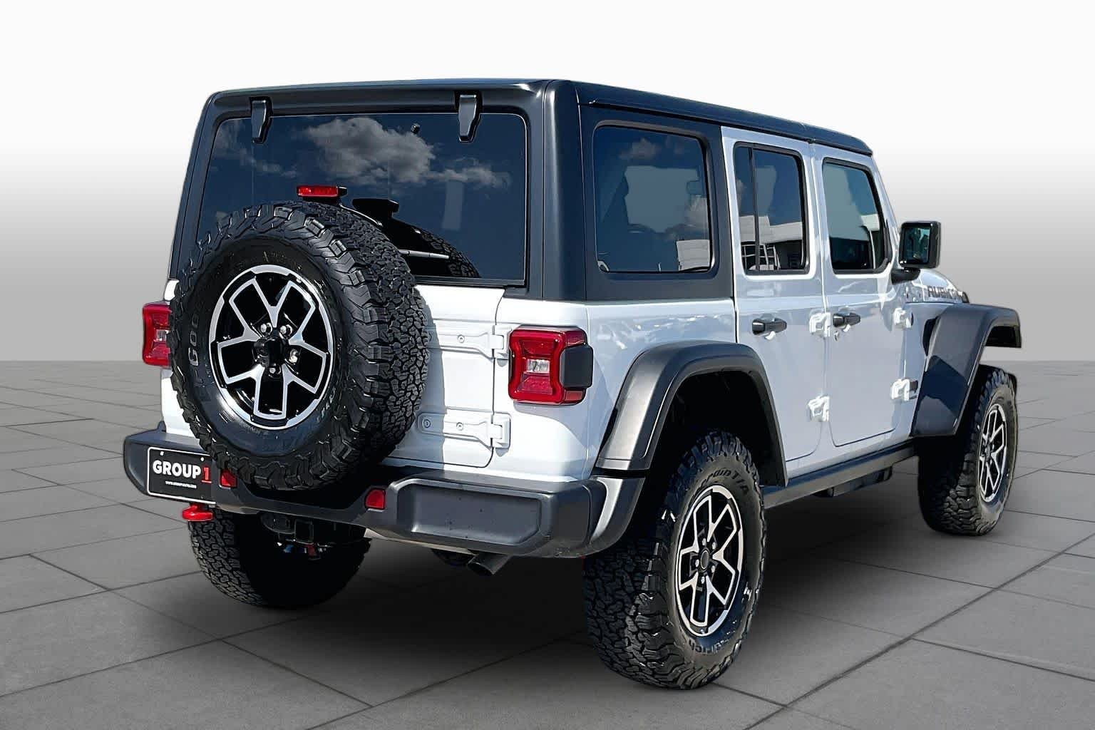 Used 2026 Bright White Clearcoat Jeep Rubicon image 12