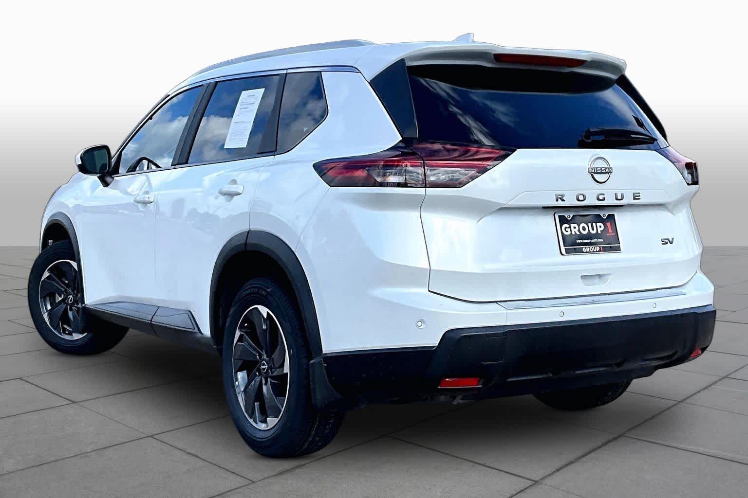 Used 2024 Everest White Pearl Nissan SV image 11
