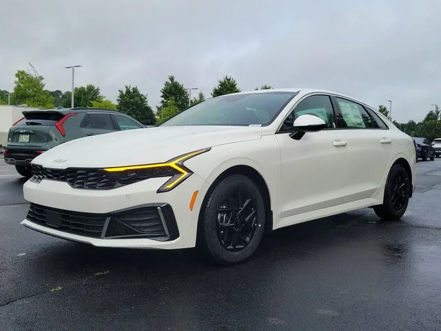 New 2026 Snow White Pearl Kia LXS FWD image 28
