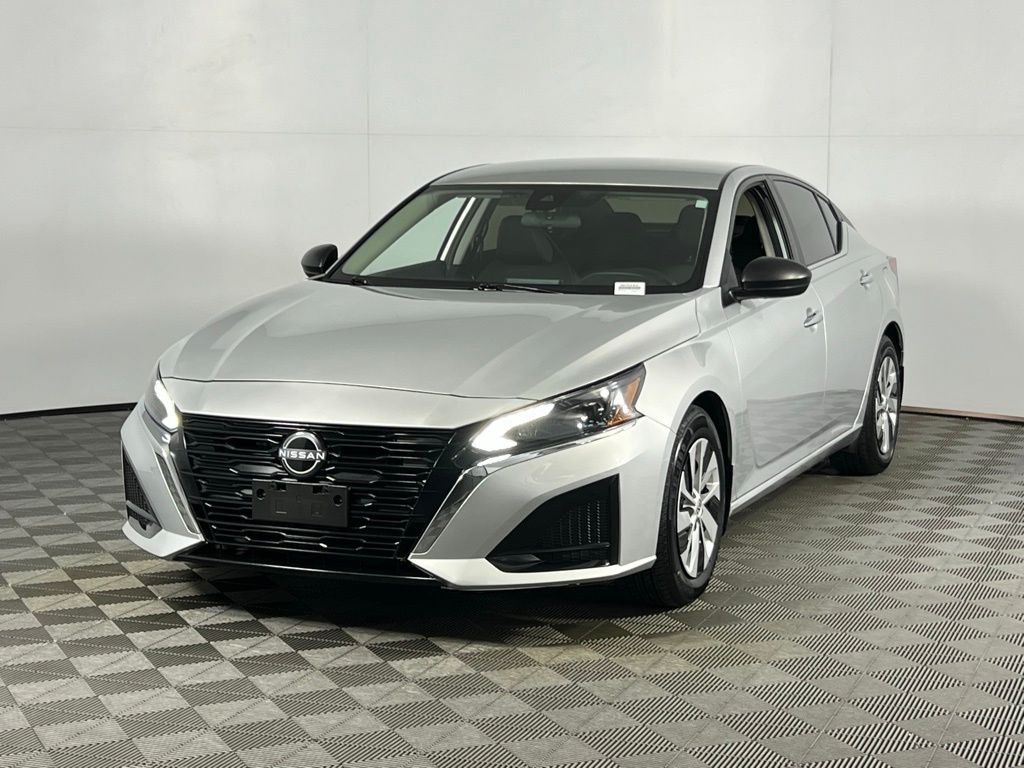 2024 Nissan Altima S photo 2