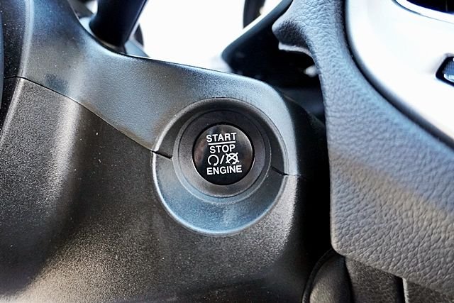 Used 2018 Green Jeep Latitude image 28