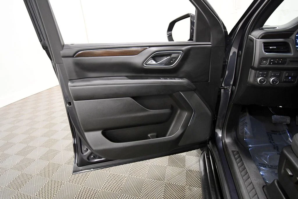 Used 2023  GMC SLE image 13