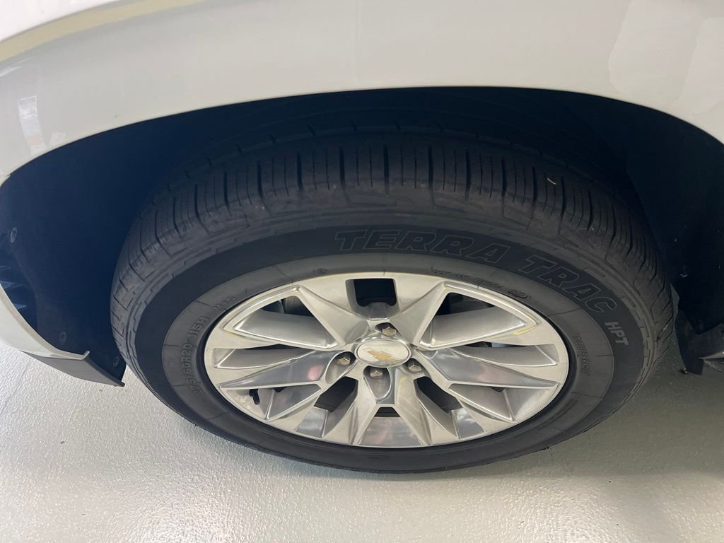 Used 2023 White Chevrolet Premier image 9