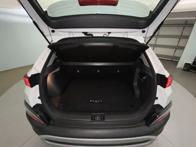 Used 2023 White Hyundai SE image 22