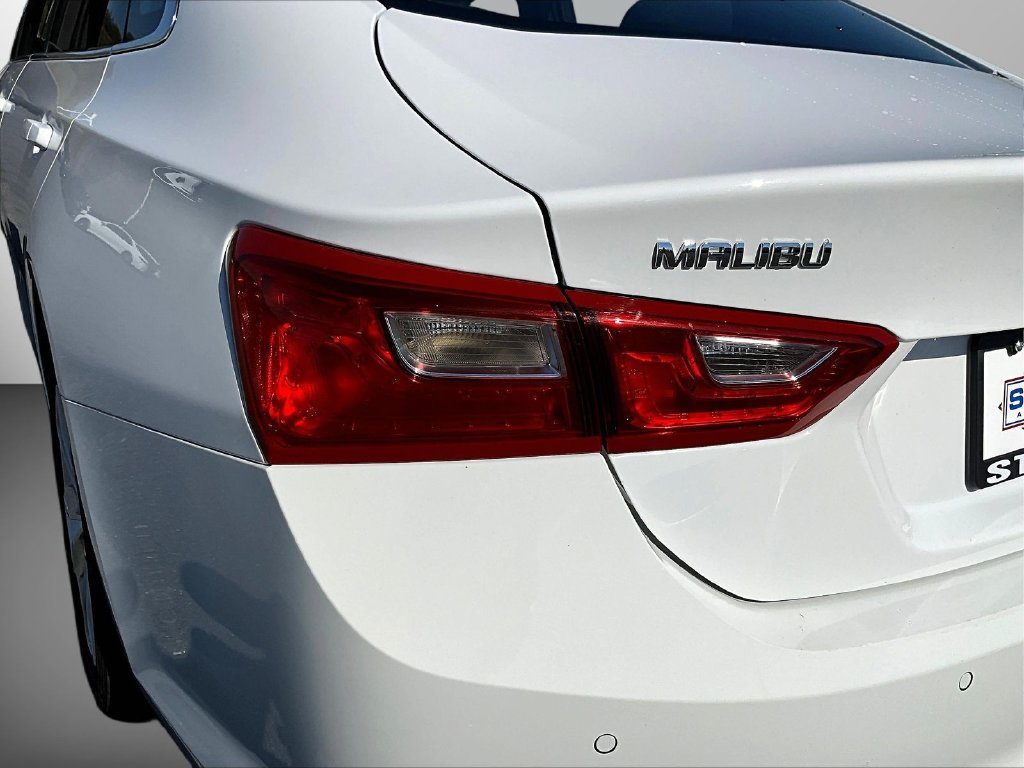 Used 2024 White Chevrolet LT image 27