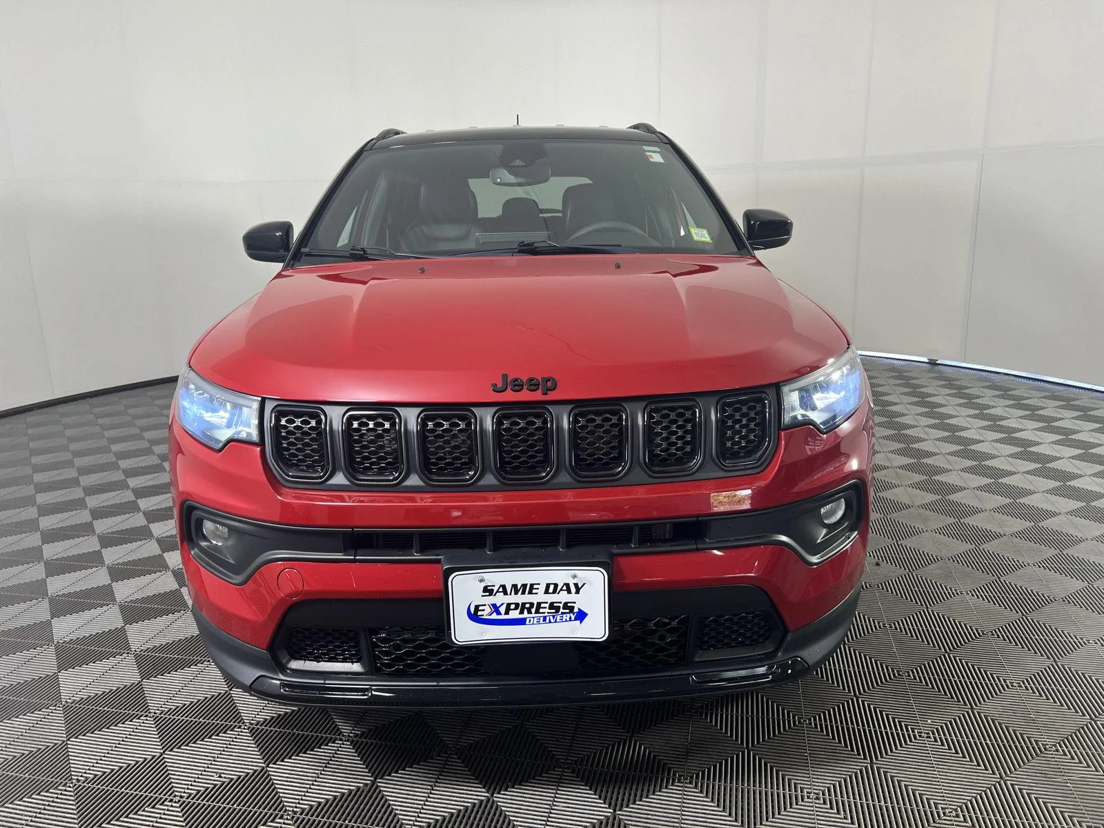 Used 2023  Jeep Altitude image 30