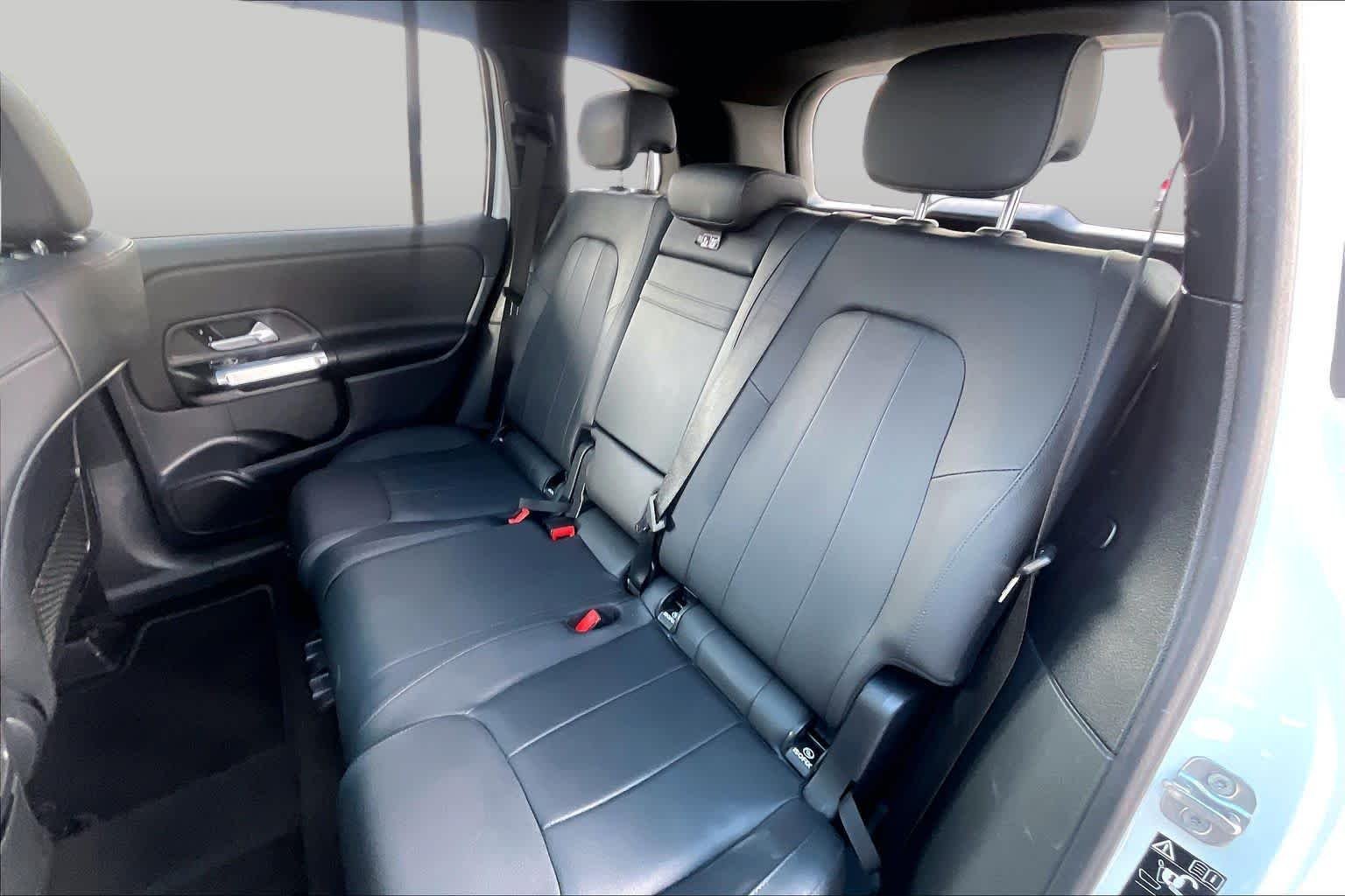 Used 2025 Polar White Mercedes-Benz GLB 250 image 21