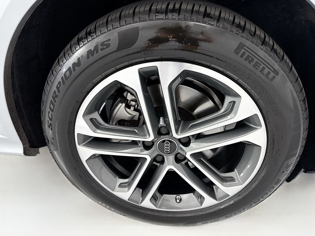 Used 2025 Florett Silver Metallic Audi 2.0T Prestige image 31