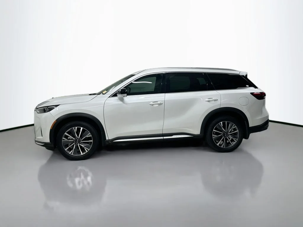 Certified Used 2026 White INFINITI LUXE image 2