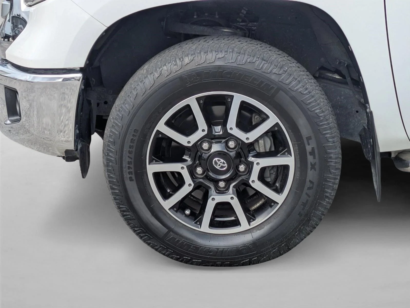 Used 2018 Super White Toyota Limited image 9