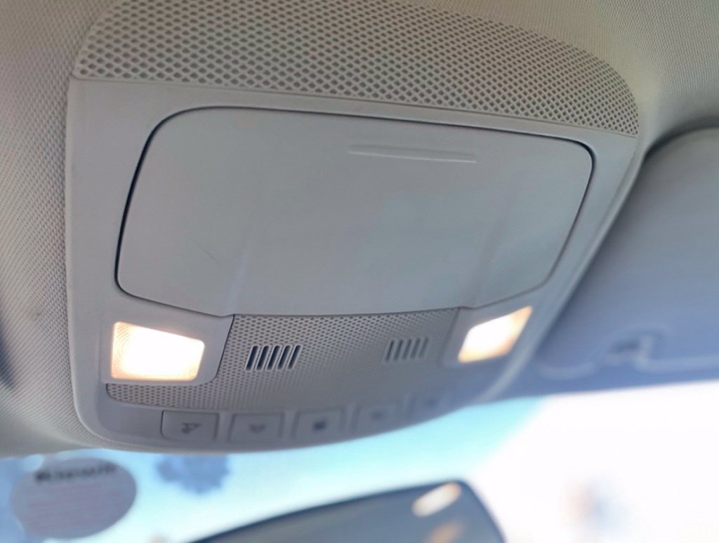 Used 2016 Oxford White Ford SE image 18