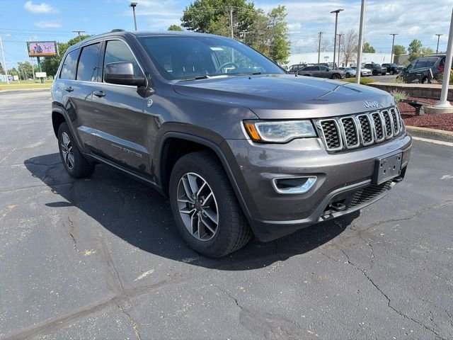 Used 2020 Granite Crystal Metallic Clearcoat Jeep Laredo image 1
