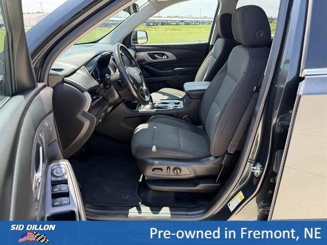 Used 2018 GRAPHITE METALLIC Chevrolet LT Cloth image 6