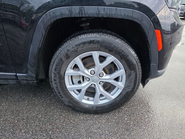 Used 2022 Diamond Black Jeep Limited image 13